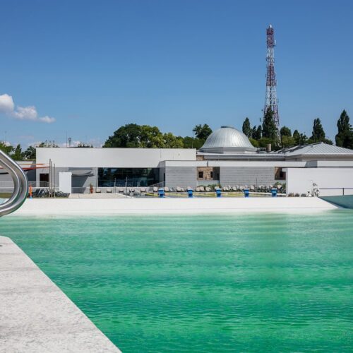 Pesterzsébeti Sós-jódos Gyógy- és Strandfürdő külső homlokzat