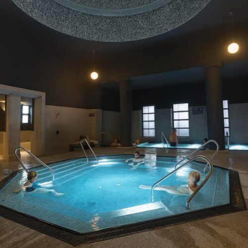 Pesterzsébeti Sós-jódos Gyógy- és Strandfürdő külső homlokzat