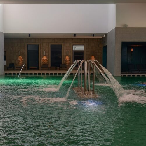 Pesterzsébeti Sós-jódos Gyógy- és Strandfürdő külső homlokzat