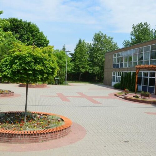 Vajk-sziget Általános Iskola teljes homlokzat szigetlés